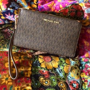 Michael Kors brown clutch